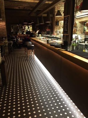 Oxley Patter - Carbon Black Octagon + Super White 35mm dots (1) Oxley Patter - Carbon Black Octagon + Super White 35mm dots (1)