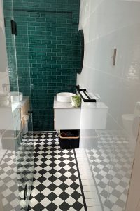 CHECKERBOARD - CARBON BLACK & SUPER WHITE + STRIP BORDER + INFILL 1