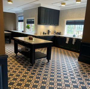 SUTHERLAND PATTERN WITH EXTRA ENCAUSTICS + DOUBLE STRIP BORDER + 100X100 INFILL